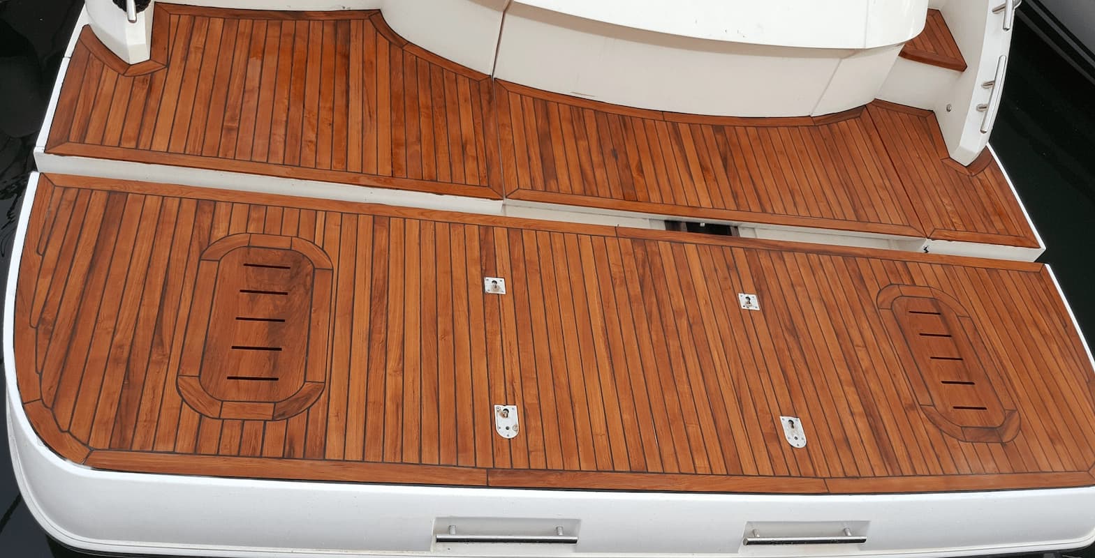 تجديد أرضية يخت بعد